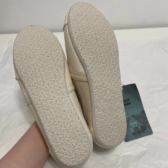 TOMS - Picture 6 of 8